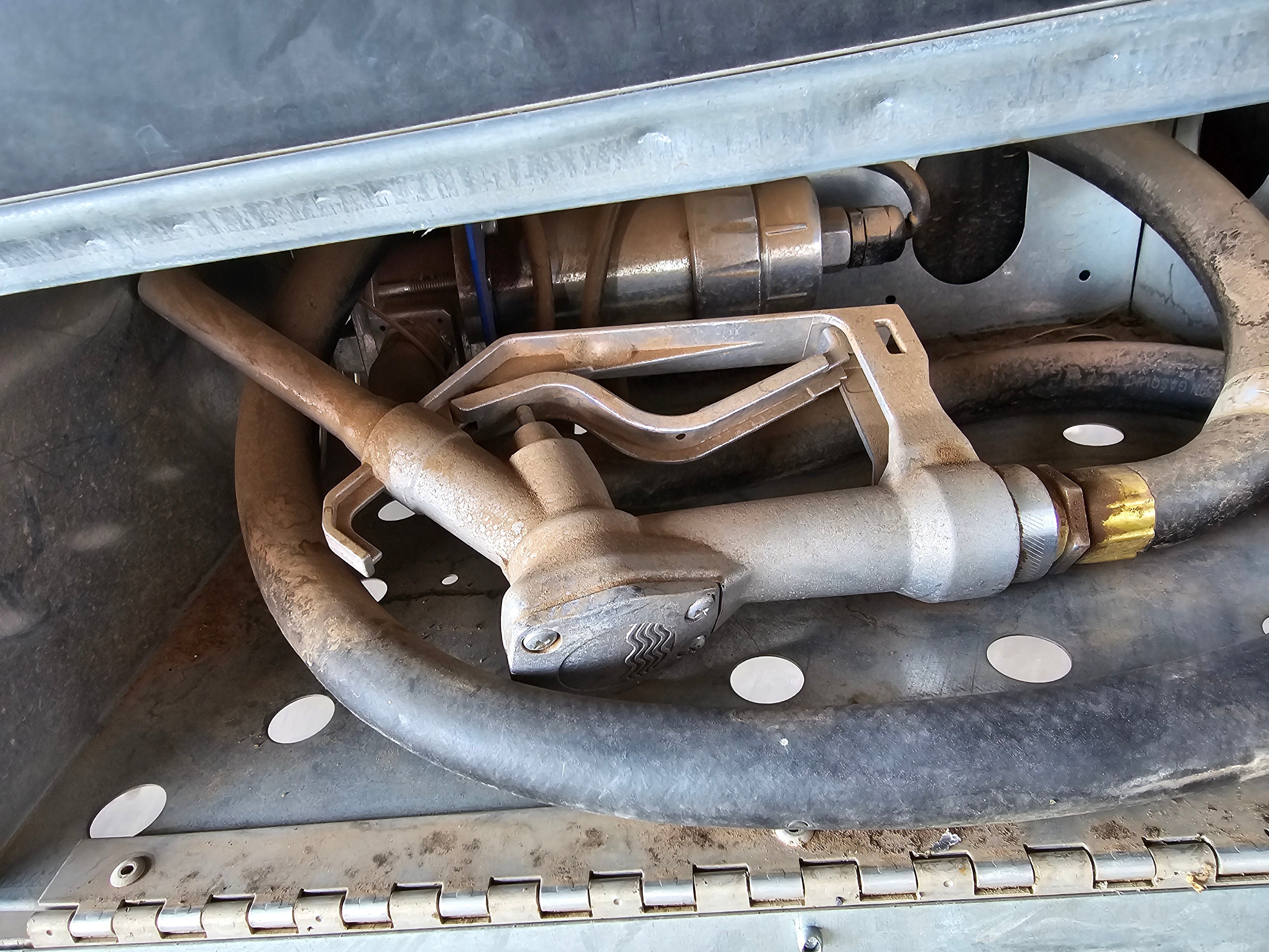Best Fuel Nozzle Cover for Transfer Tanks (2026 Buyer's Guide) - Lemaster Built LLC